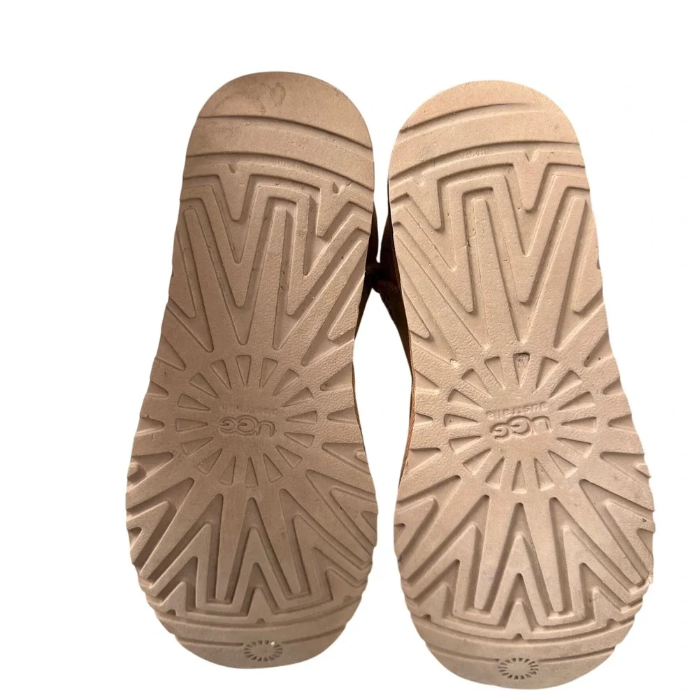 UGG Australia 1005760 Chestnut Suede Floral Embroidered Boots 8 Womens Pull On